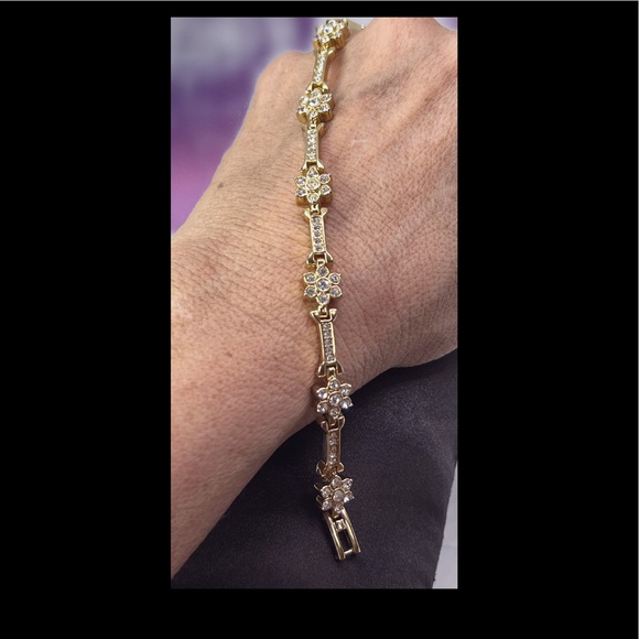 Vintage Crystal Cluster Flower Bracelet - Picture 4 of 4